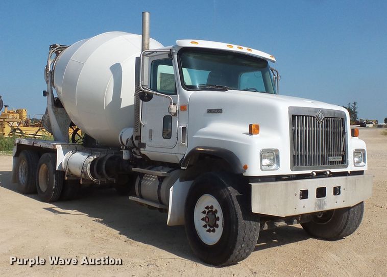 image for item FM9679 2001 International 5500i ready mix truck
