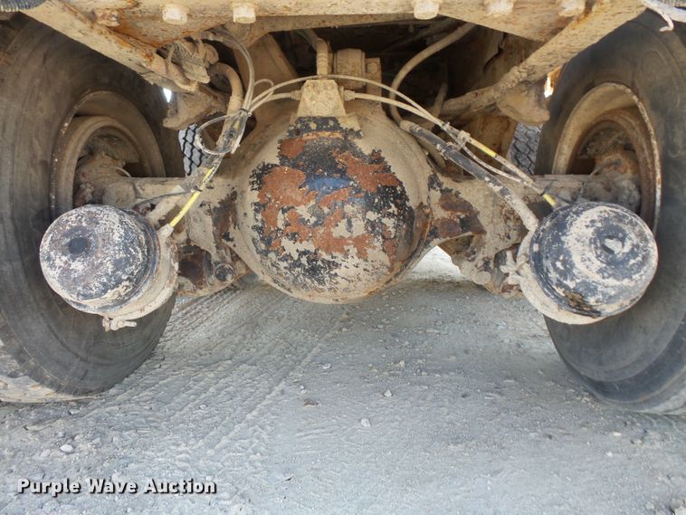 image for item FM9679 2001 International 5500i ready mix truck