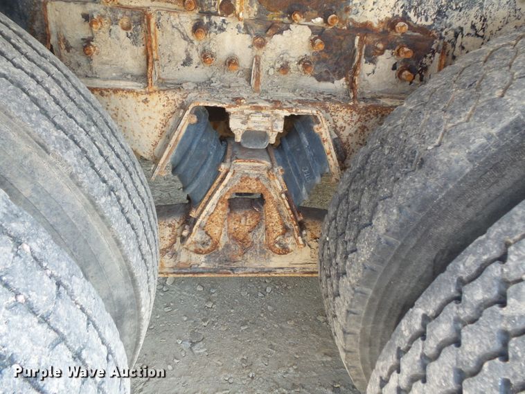 image for item FM9679 2001 International 5500i ready mix truck