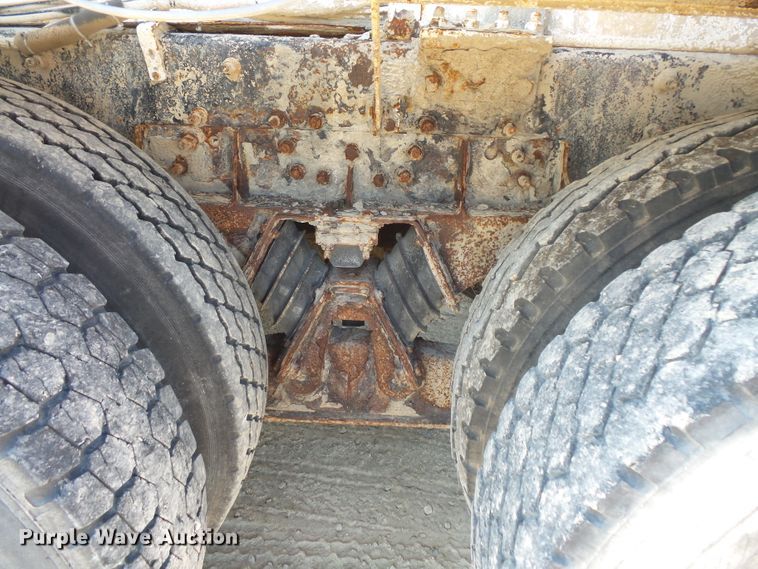 image for item FM9679 2001 International 5500i ready mix truck