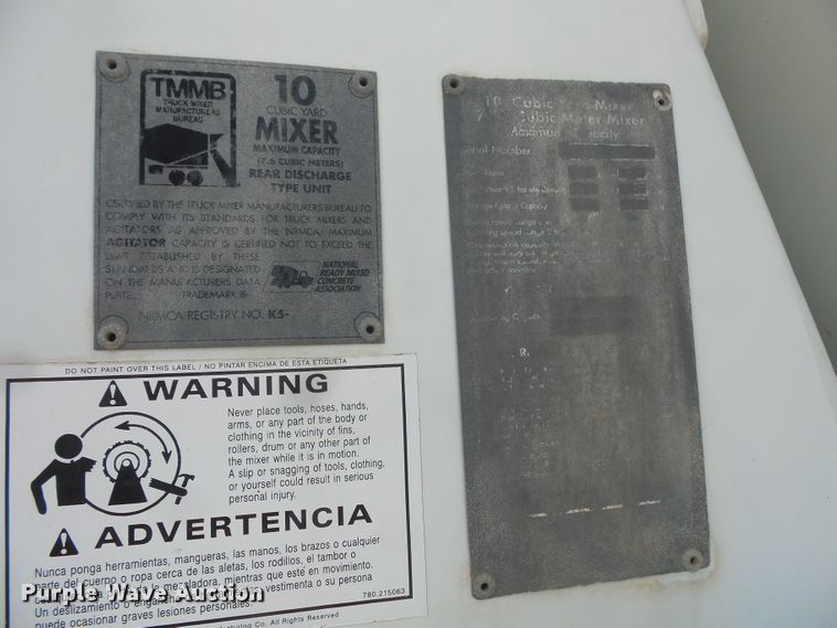 image for item FM9679 2001 International 5500i ready mix truck