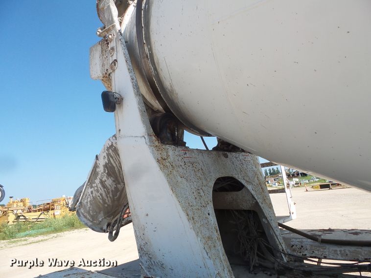 image for item FM9679 2001 International 5500i ready mix truck