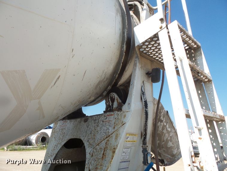 image for item FM9679 2001 International 5500i ready mix truck