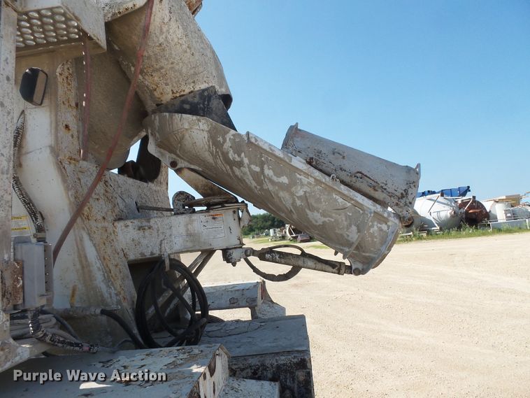 image for item FM9679 2001 International 5500i ready mix truck