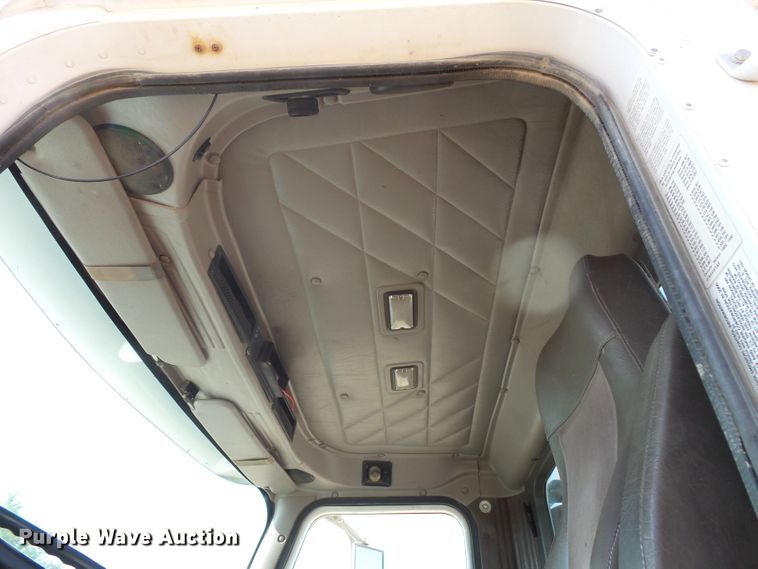 image for item FM9679 2001 International 5500i ready mix truck