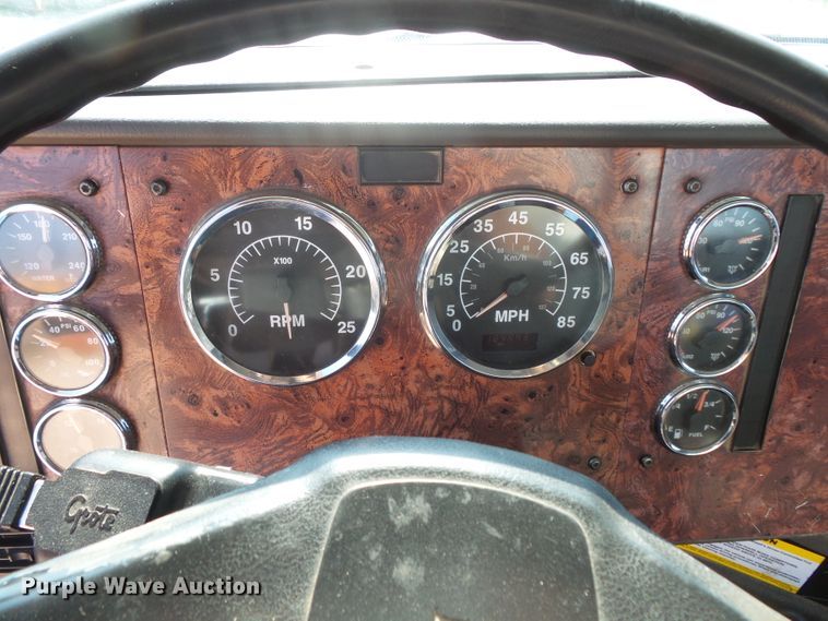 image for item FM9679 2001 International 5500i ready mix truck