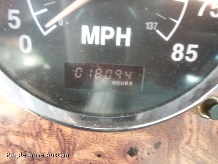 image for item FM9679 2001 International 5500i ready mix truck