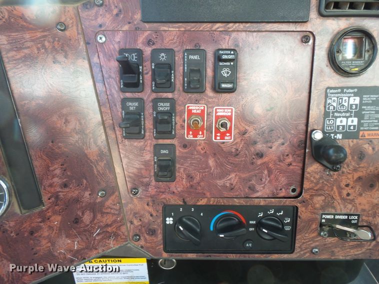 image for item FM9679 2001 International 5500i ready mix truck