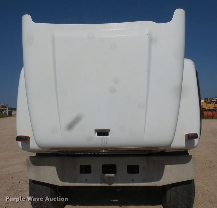 image for item FM9679 2001 International 5500i ready mix truck