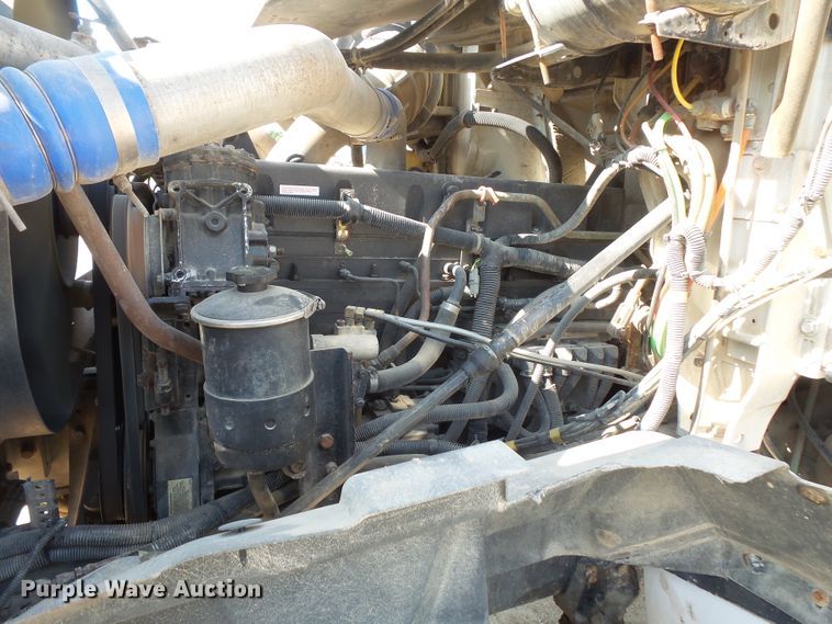 image for item FM9679 2001 International 5500i ready mix truck