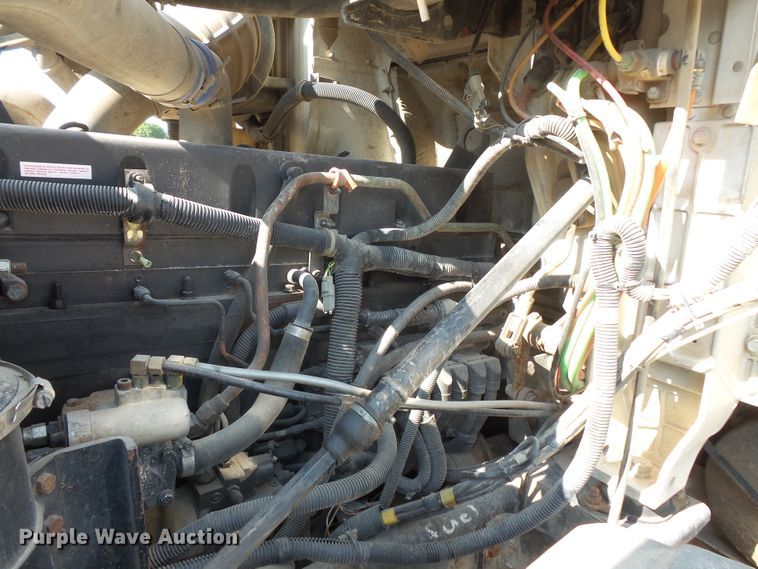 image for item FM9679 2001 International 5500i ready mix truck