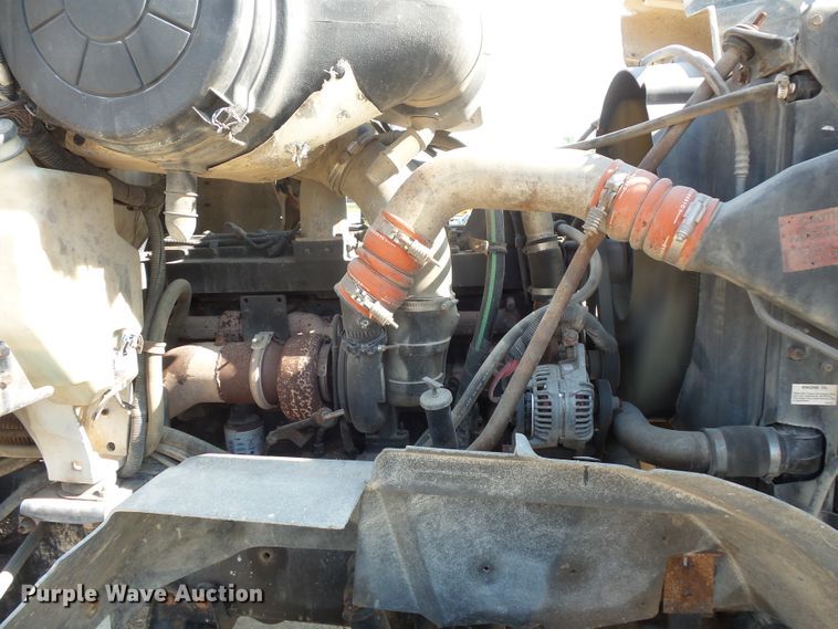 image for item FM9679 2001 International 5500i ready mix truck