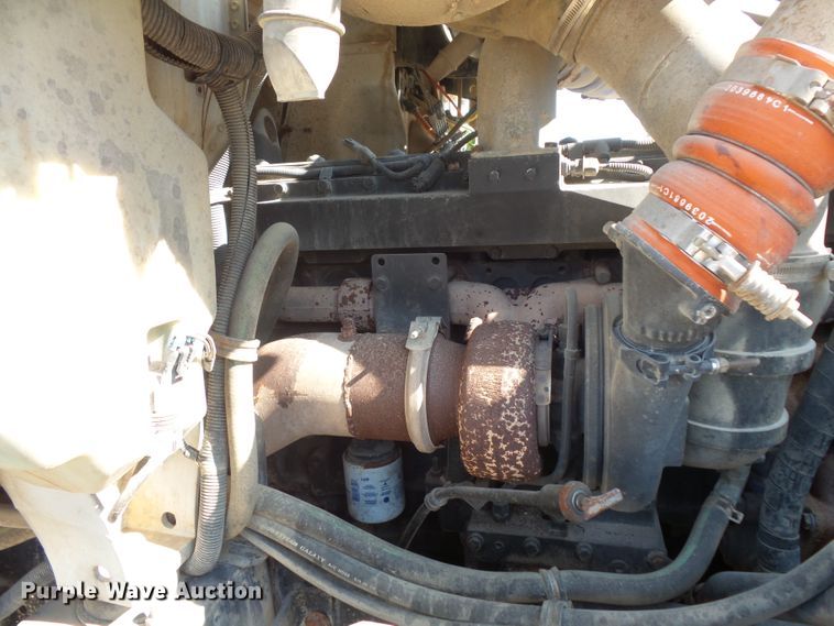 image for item FM9679 2001 International 5500i ready mix truck