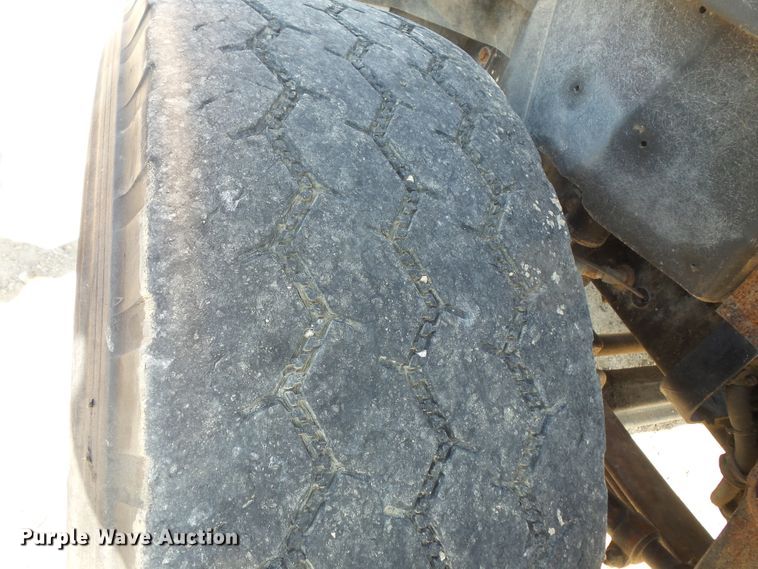 image for item FM9679 2001 International 5500i ready mix truck