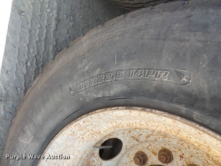 image for item FM9679 2001 International 5500i ready mix truck