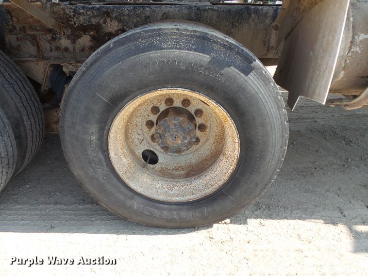 image for item FM9679 2001 International 5500i ready mix truck