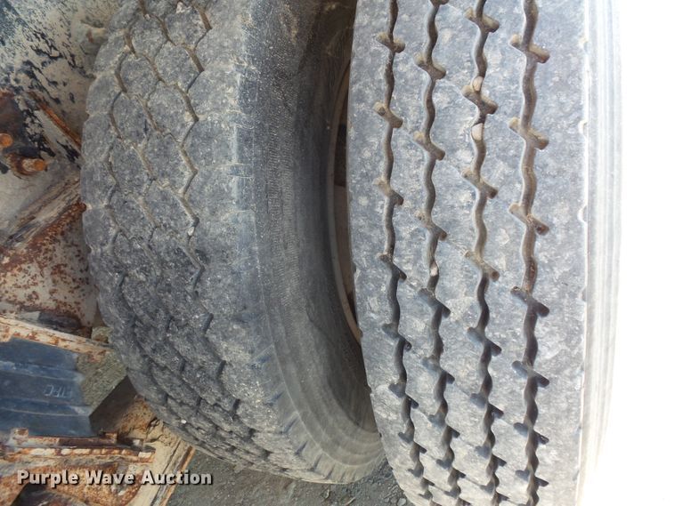 image for item FM9679 2001 International 5500i ready mix truck