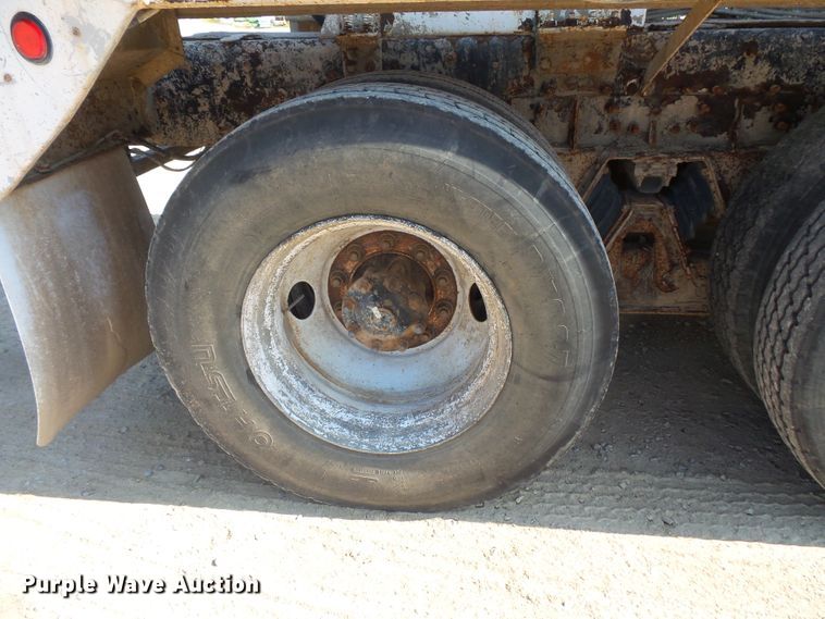 image for item FM9679 2001 International 5500i ready mix truck