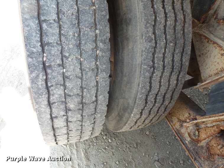 image for item FM9679 2001 International 5500i ready mix truck