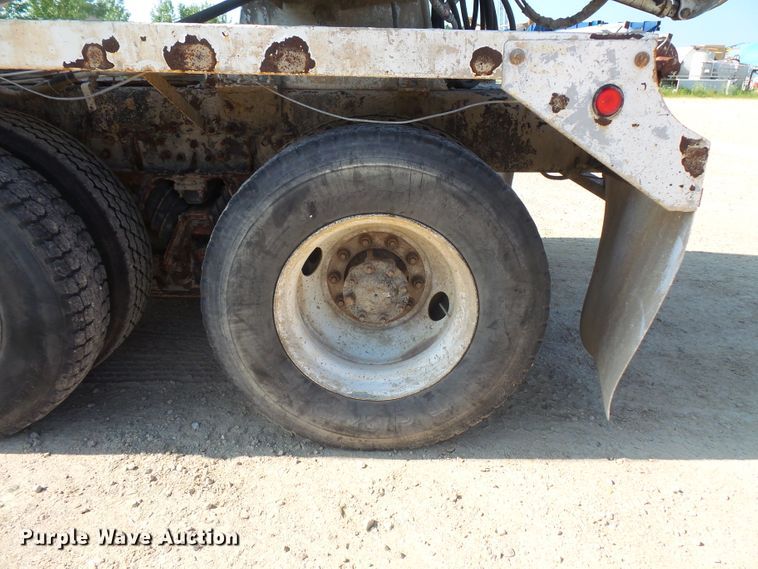 image for item FM9679 2001 International 5500i ready mix truck