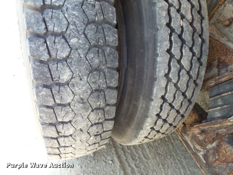 image for item FM9679 2001 International 5500i ready mix truck