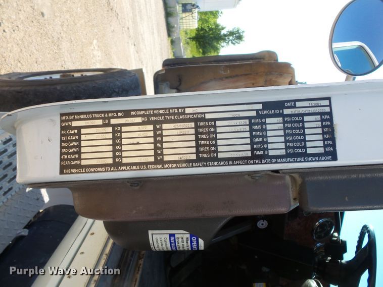 image for item FM9679 2001 International 5500i ready mix truck