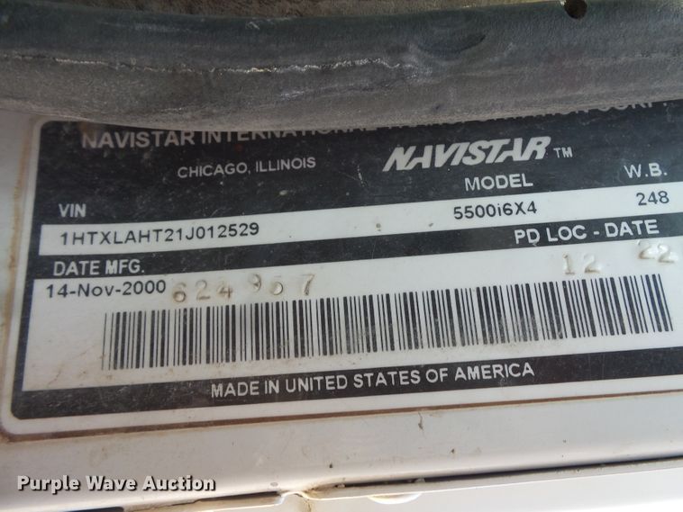 image for item FM9679 2001 International 5500i ready mix truck