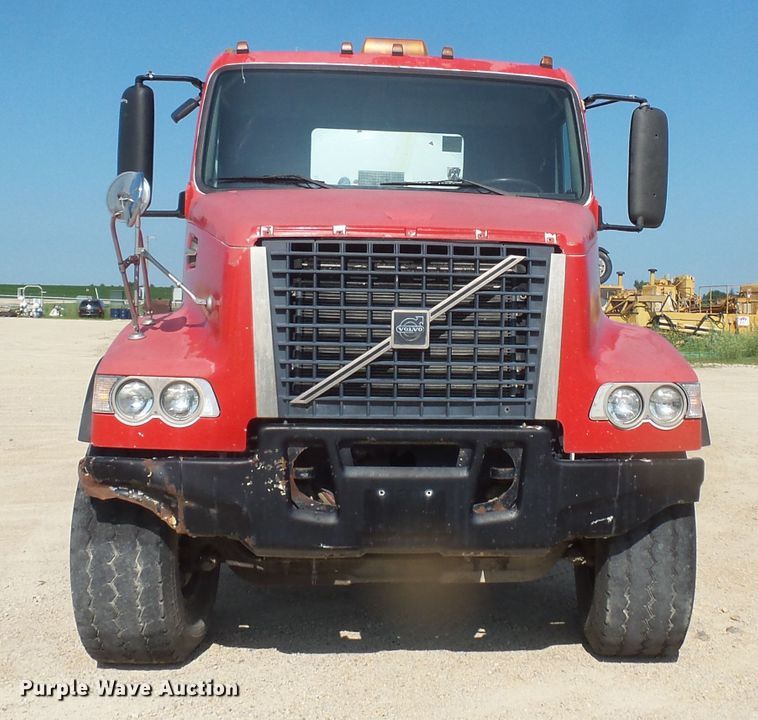 image for item FM9680 2002 Volvo VHD ready mix truck