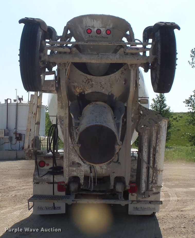 image for item FM9680 2002 Volvo VHD ready mix truck