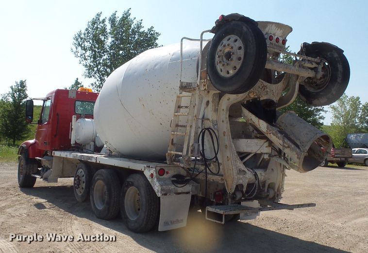 image for item FM9680 2002 Volvo VHD ready mix truck