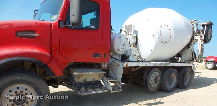 image for item FM9680 2002 Volvo VHD ready mix truck