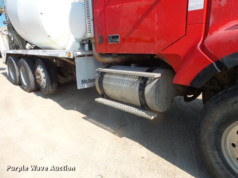 image for item FM9680 2002 Volvo VHD ready mix truck