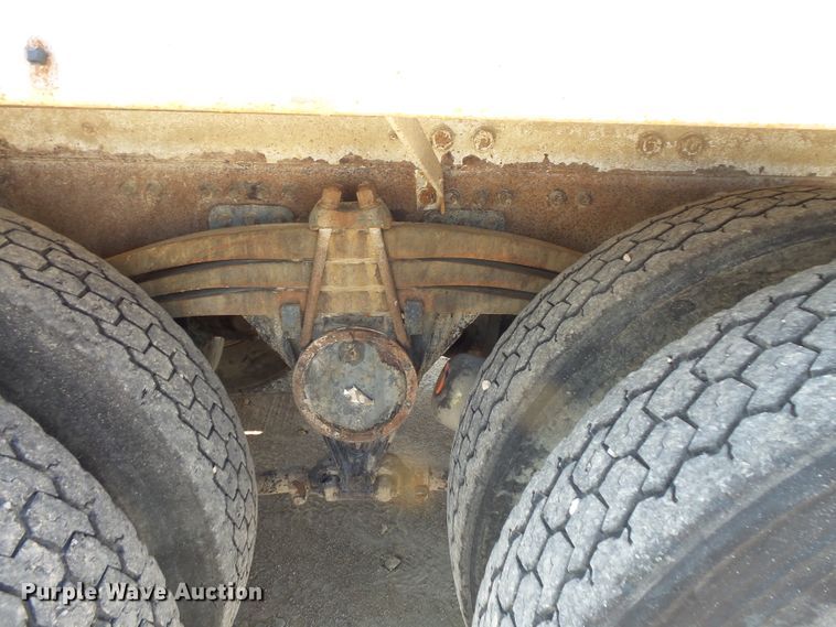 image for item FM9680 2002 Volvo VHD ready mix truck