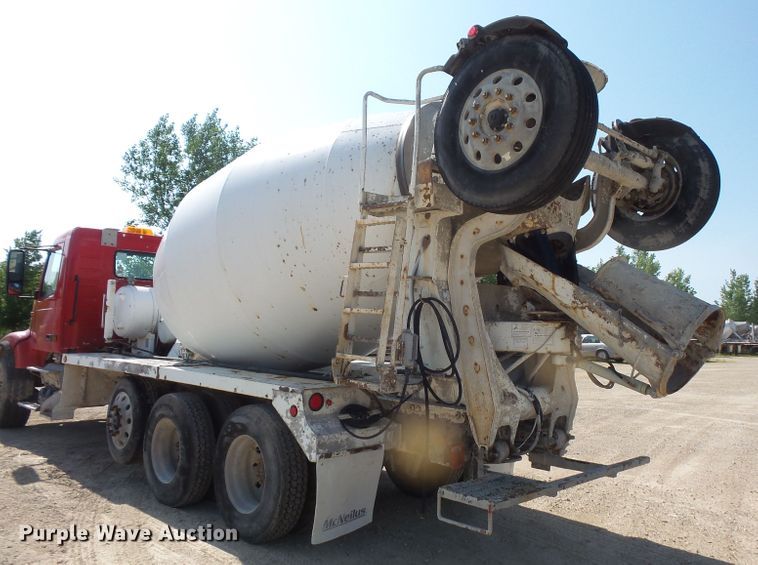 image for item FM9680 2002 Volvo VHD ready mix truck