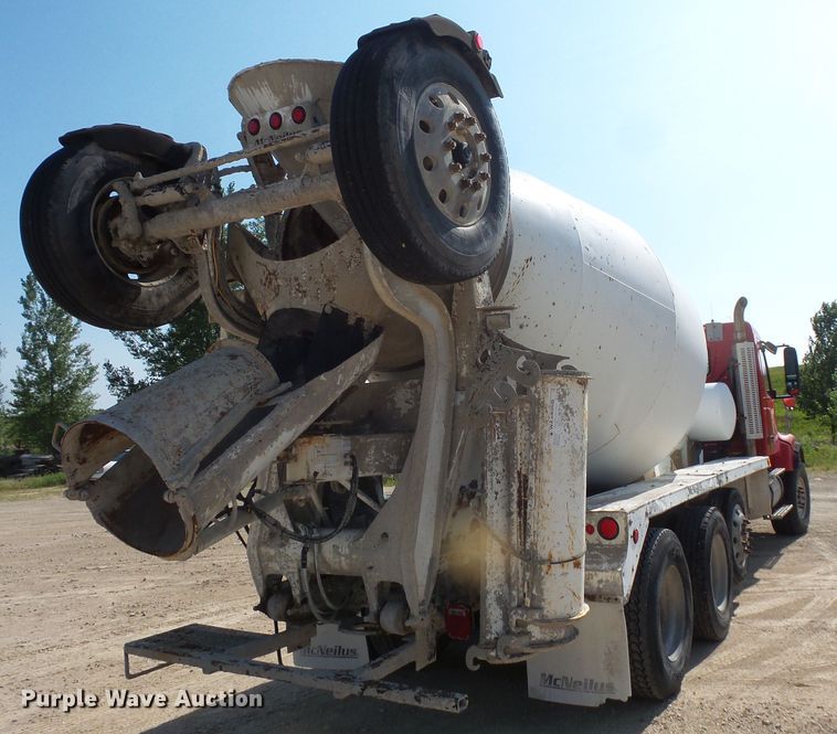 image for item FM9680 2002 Volvo VHD ready mix truck