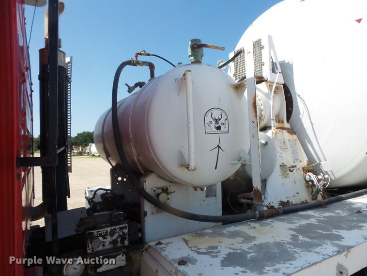 image for item FM9680 2002 Volvo VHD ready mix truck