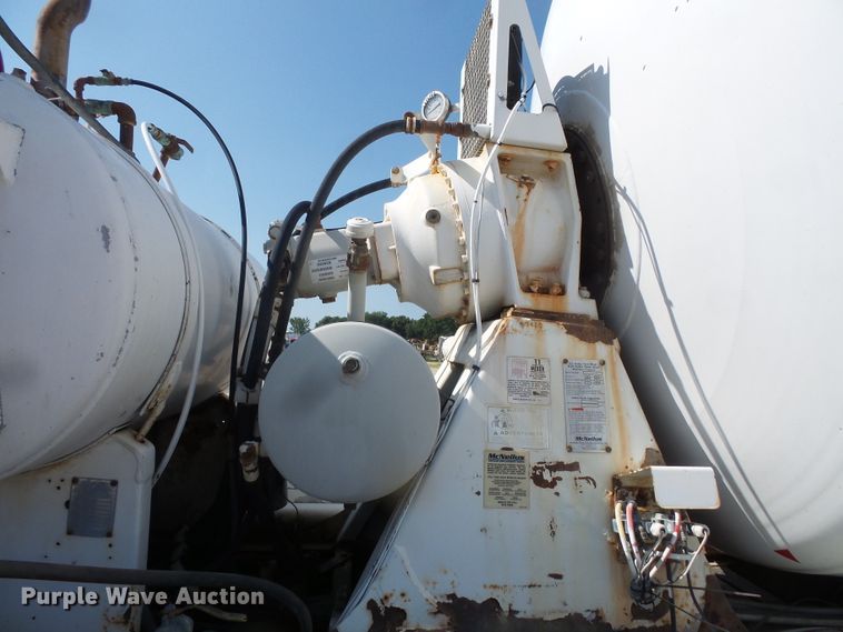 image for item FM9680 2002 Volvo VHD ready mix truck