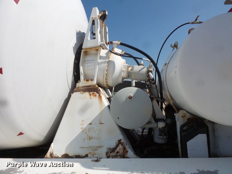 image for item FM9680 2002 Volvo VHD ready mix truck