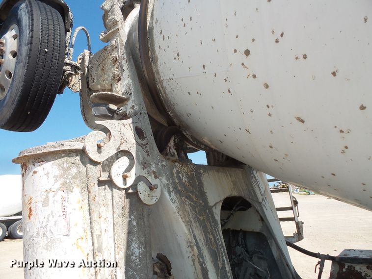 image for item FM9680 2002 Volvo VHD ready mix truck