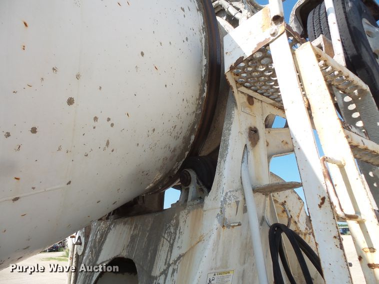 image for item FM9680 2002 Volvo VHD ready mix truck