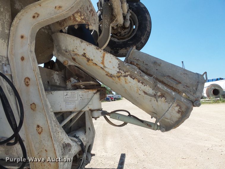 image for item FM9680 2002 Volvo VHD ready mix truck