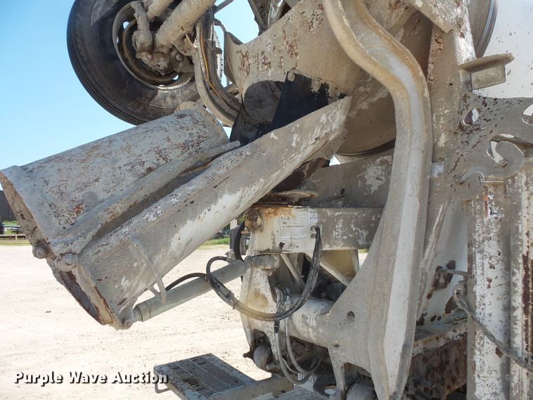 image for item FM9680 2002 Volvo VHD ready mix truck