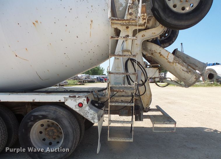 image for item FM9680 2002 Volvo VHD ready mix truck