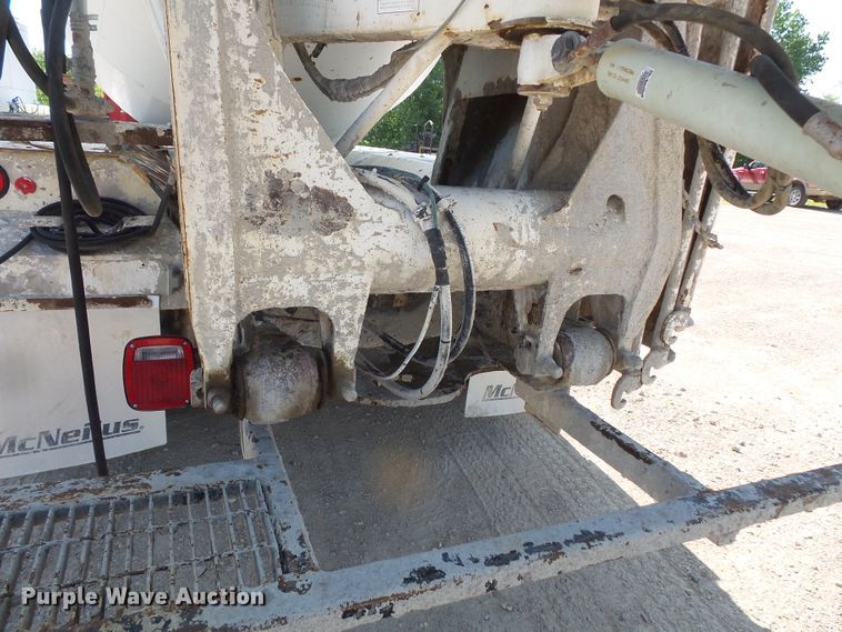 image for item FM9680 2002 Volvo VHD ready mix truck