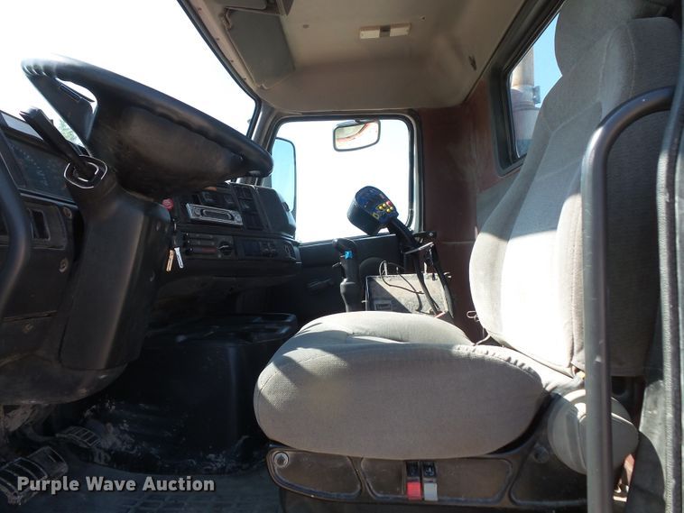 image for item FM9680 2002 Volvo VHD ready mix truck