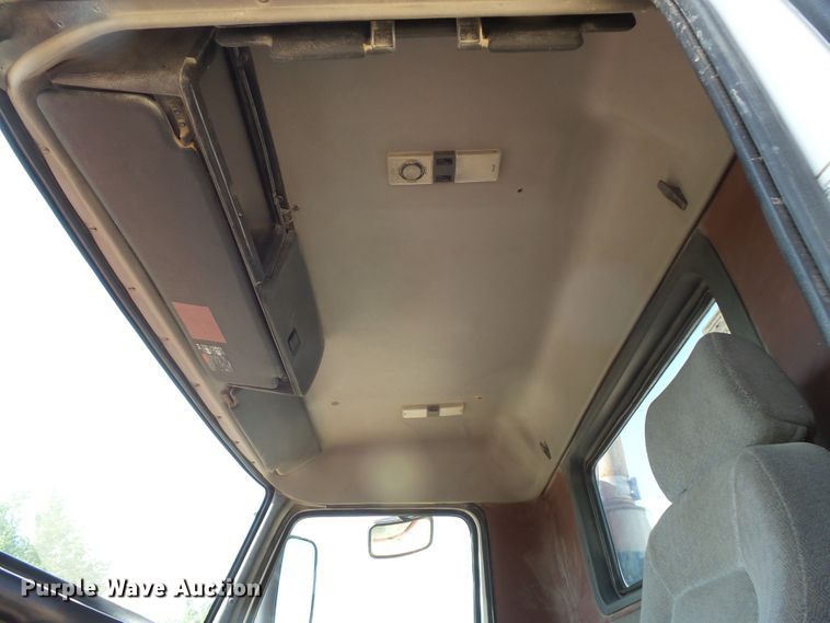 image for item FM9680 2002 Volvo VHD ready mix truck