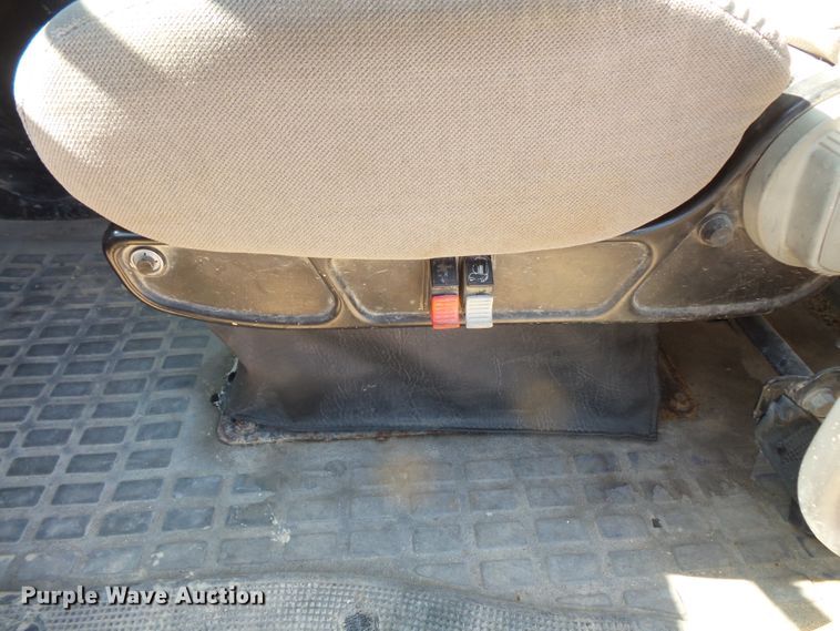 image for item FM9680 2002 Volvo VHD ready mix truck