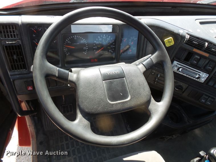 image for item FM9680 2002 Volvo VHD ready mix truck