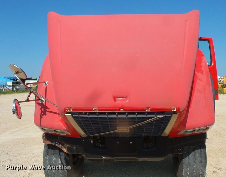 image for item FM9680 2002 Volvo VHD ready mix truck