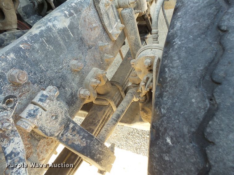 image for item FM9680 2002 Volvo VHD ready mix truck